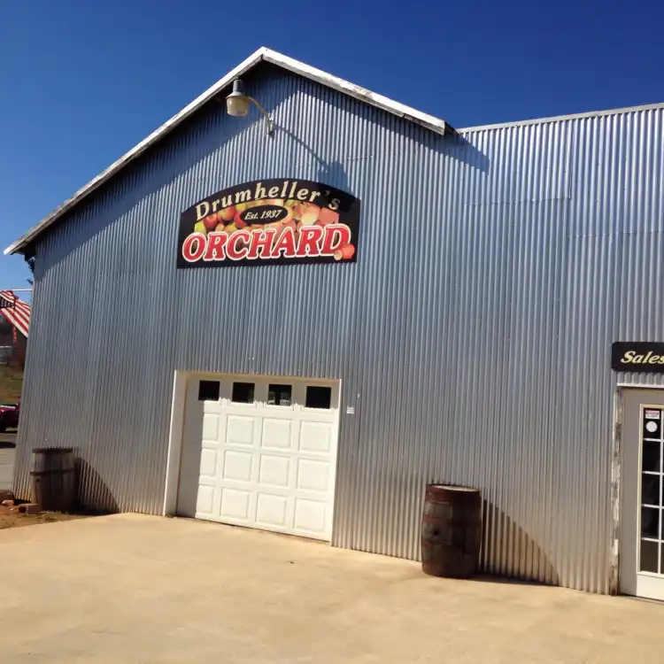 Hotels near Drumheller's Orchard