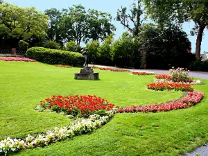 Waux-Hall Park