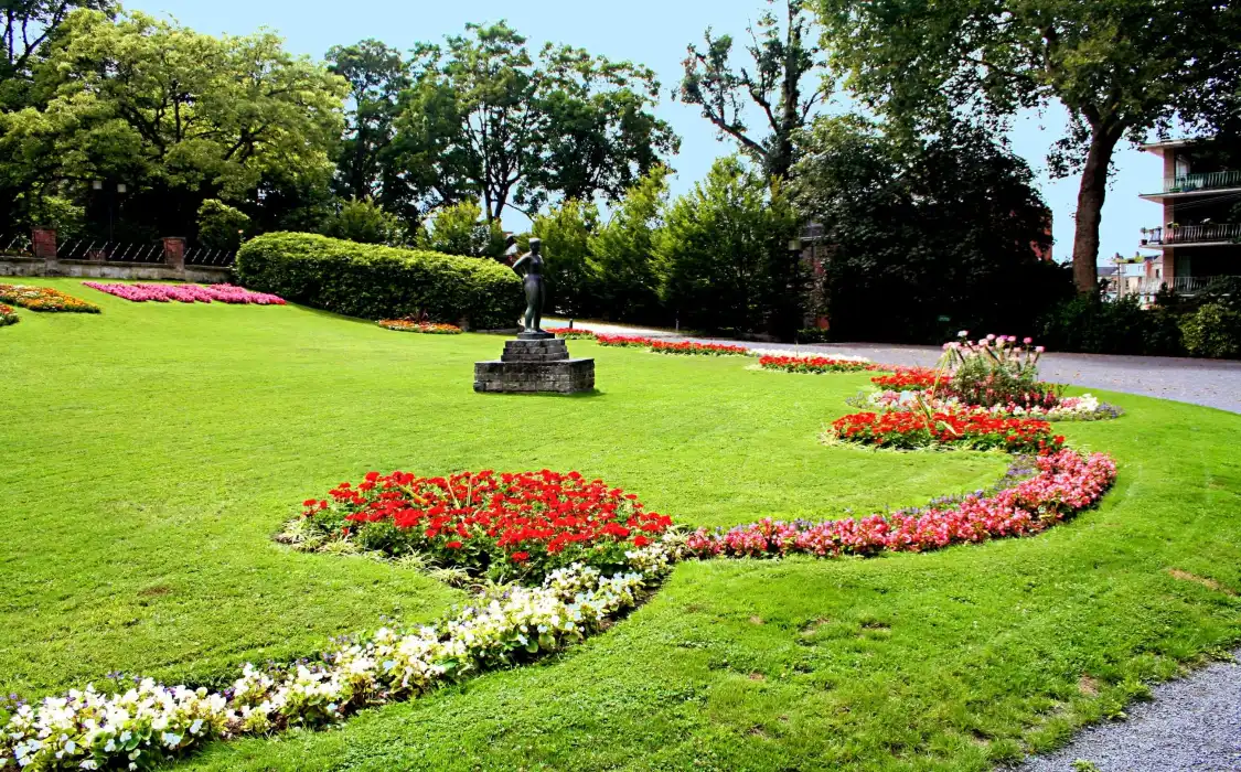 Hotels near Waux-Hall Park