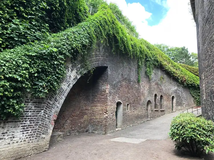 Hotels in der Nähe von Fort X