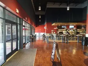 Grand Prairie PREMIERE LUX 10 & Pizza Pub