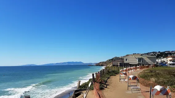 Esplanade Beach Overlook Trail