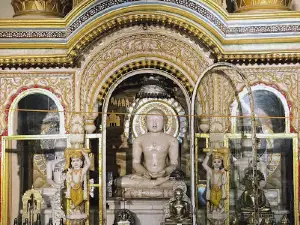 Arham Shri Chandraprabhu Digambar Jain Atishay Kshetra Mahalka