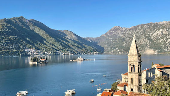 Peskovita plaža Perast