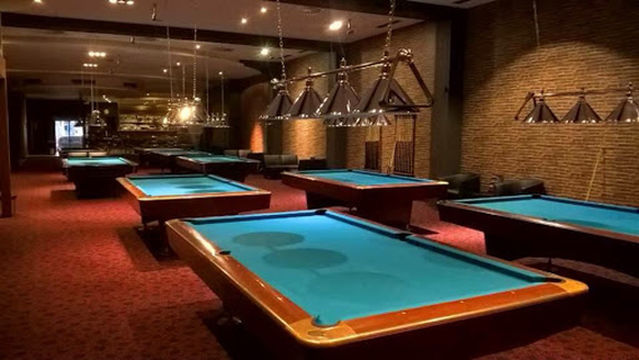 Billiard club Lavos - Bread and Games