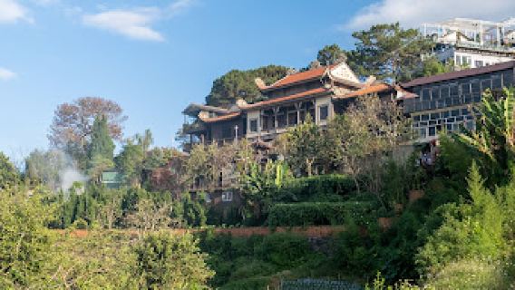 Vườn dâu đà lạt hùng hương