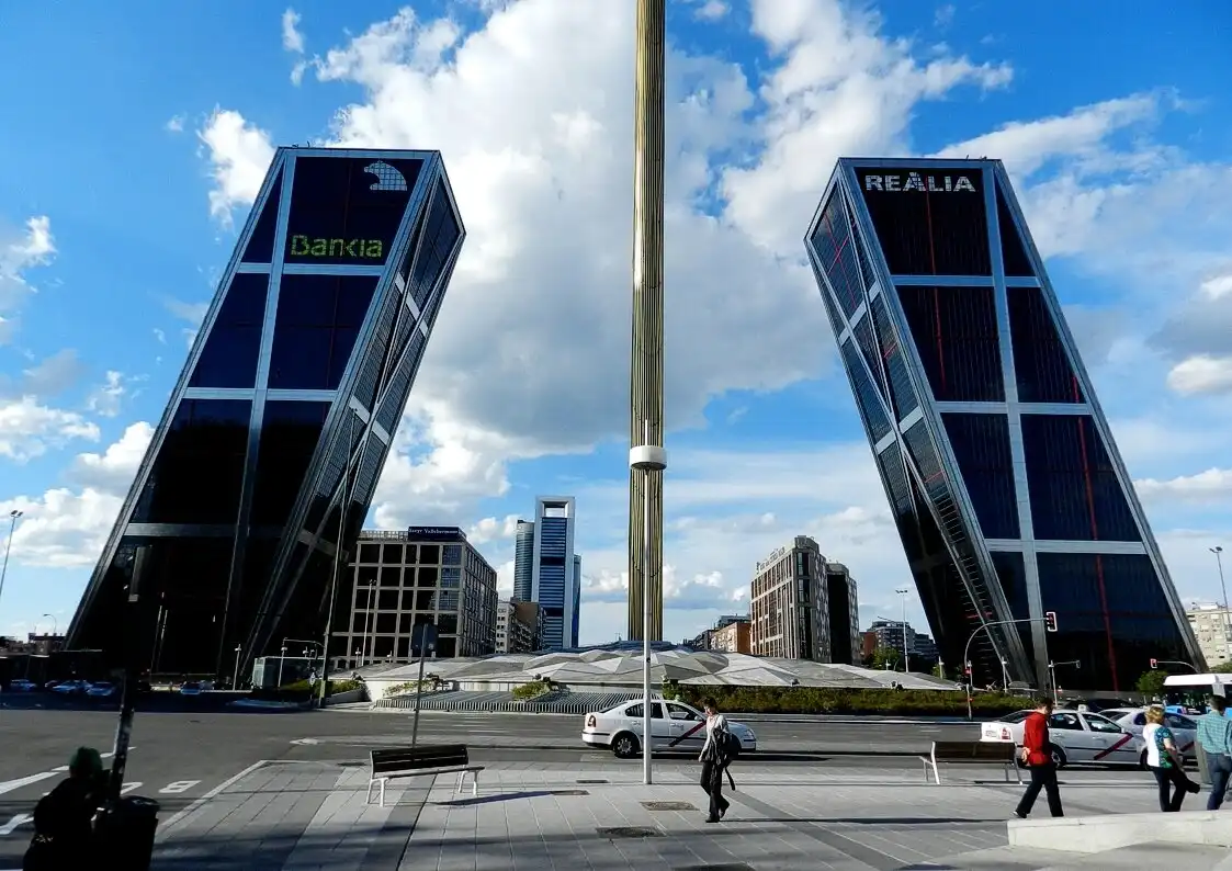 Hotels near Gate of Europe