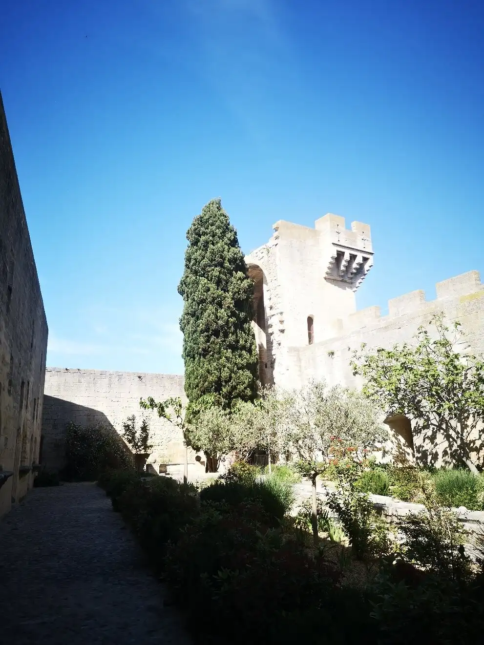Hotels near Tarascon Castle