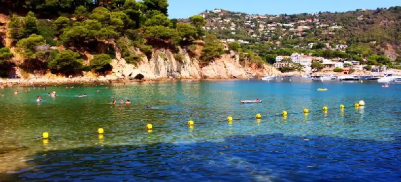 鄰近Cala Sa Tuna的酒店