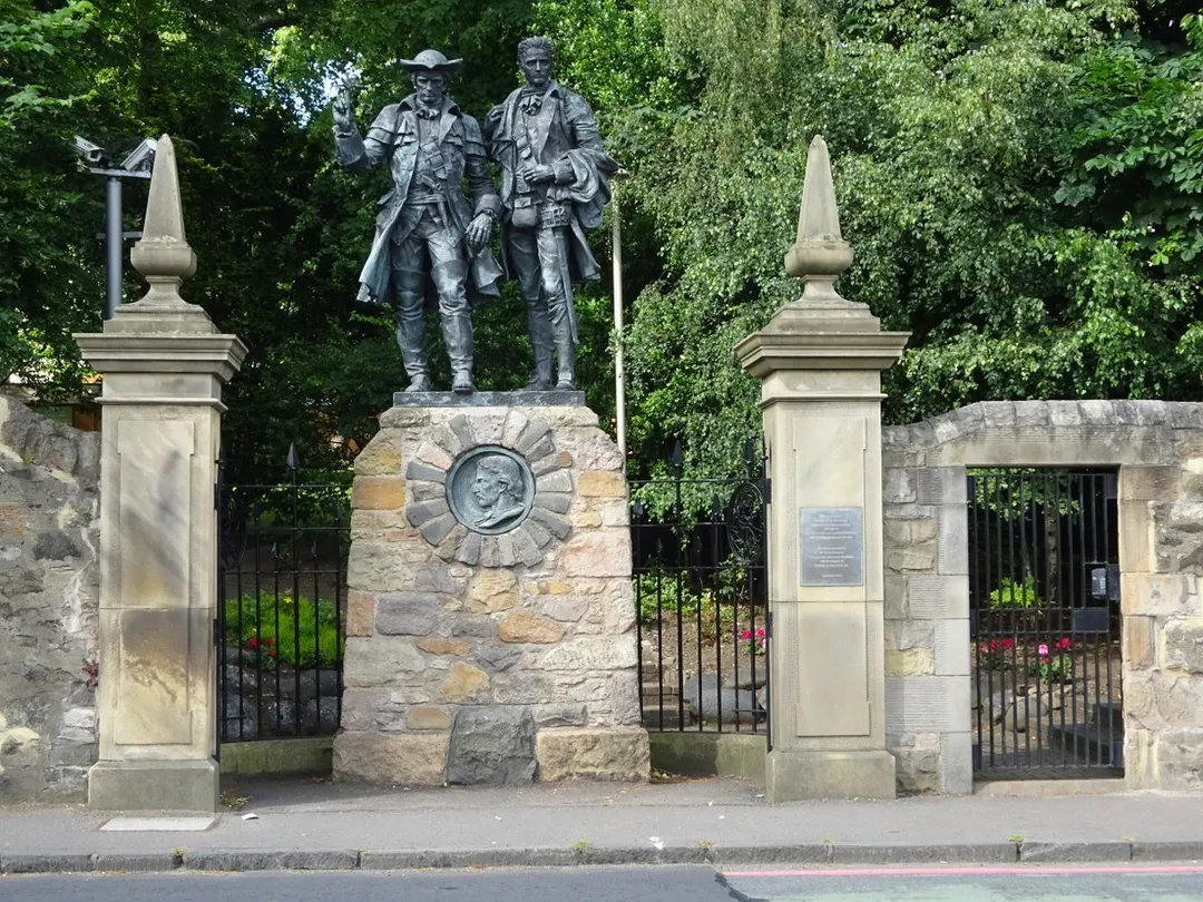 1_Characters from Kidnapped statue