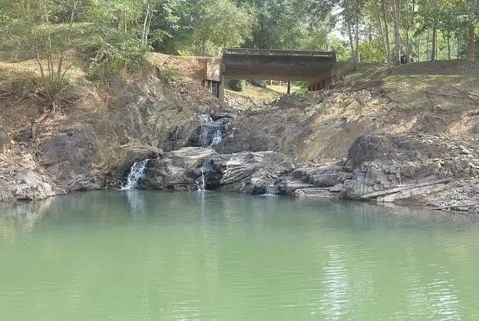 Amphoe Song