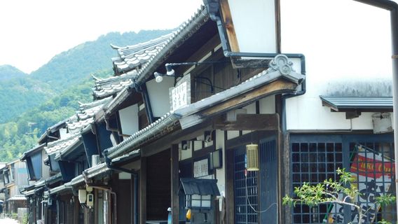 Udatsu-lined streetscape