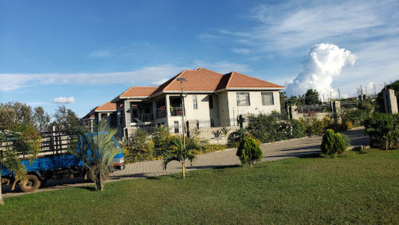 Roosty's Gardens & Restaurant