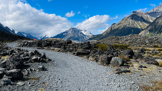 Tasman Glacier View near the lake