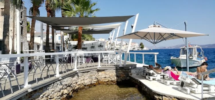 Madraki cafe bar