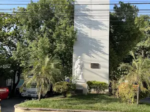 Monumento De La Madre