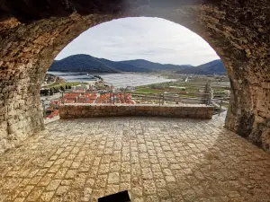 Ston Walls Entrance