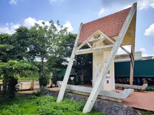 Đài Tưởng Niệm Nam Bình