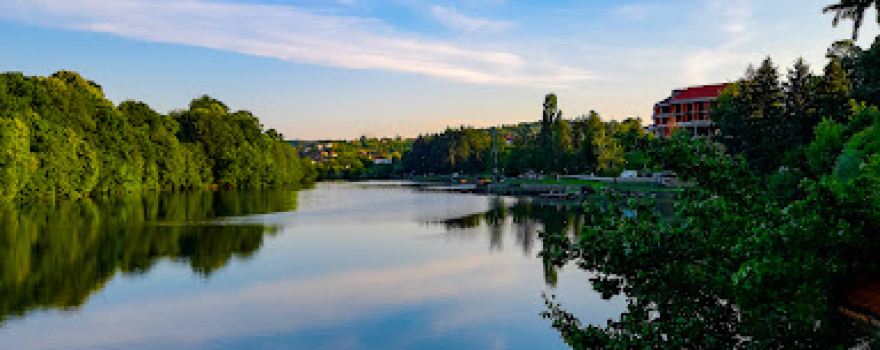 Hazna Lake