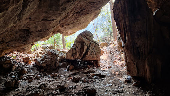 Phar Noi History Cave