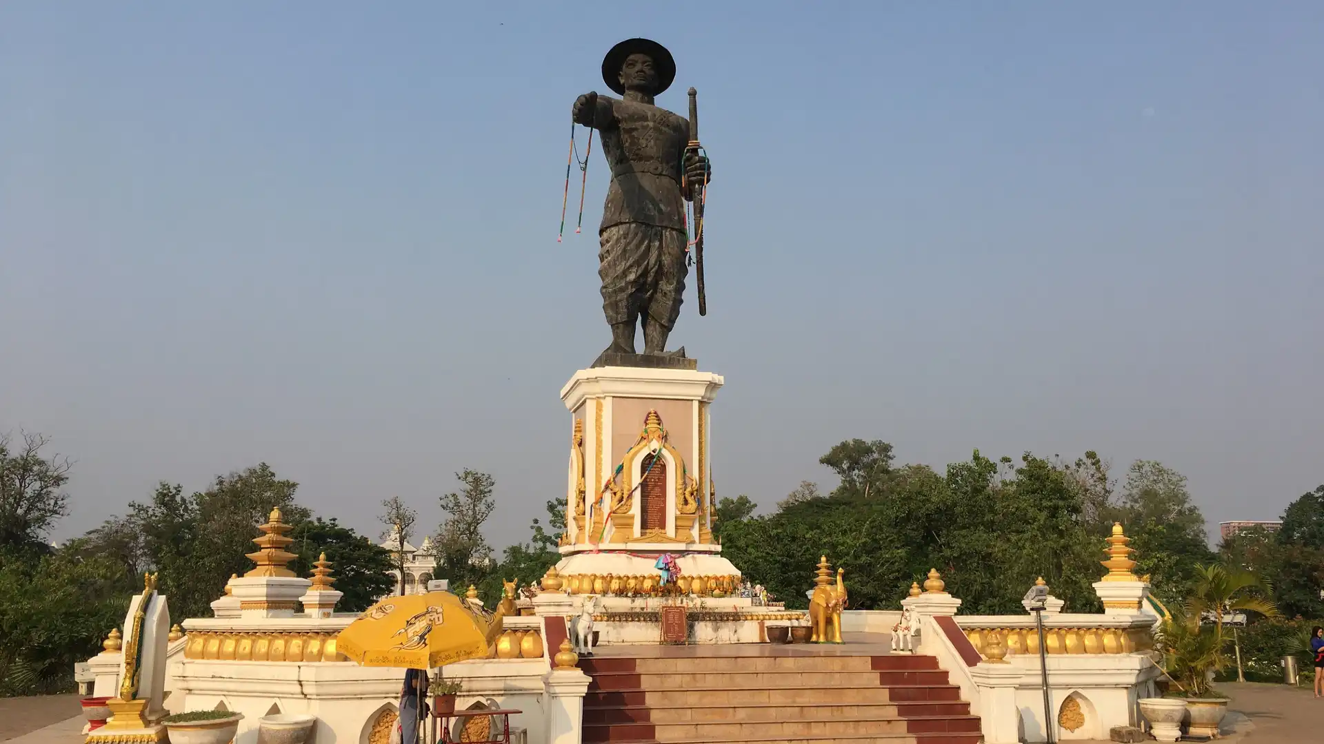 Hotels near Chao Anouvong Park