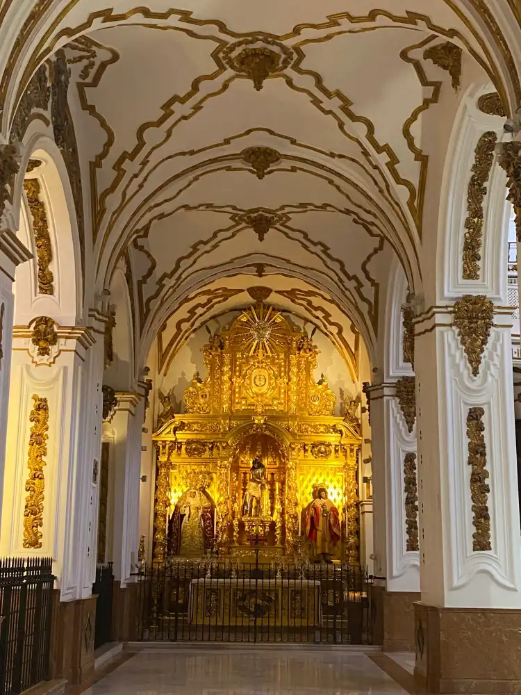 Các khách sạn gần Iglesia de Los Martires