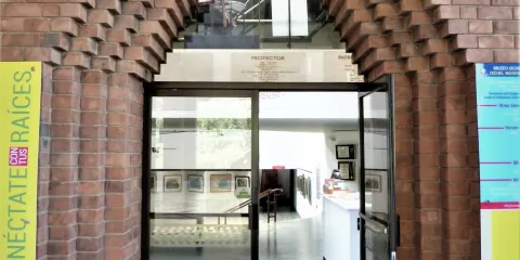 伊克切爾土著西裝博物館