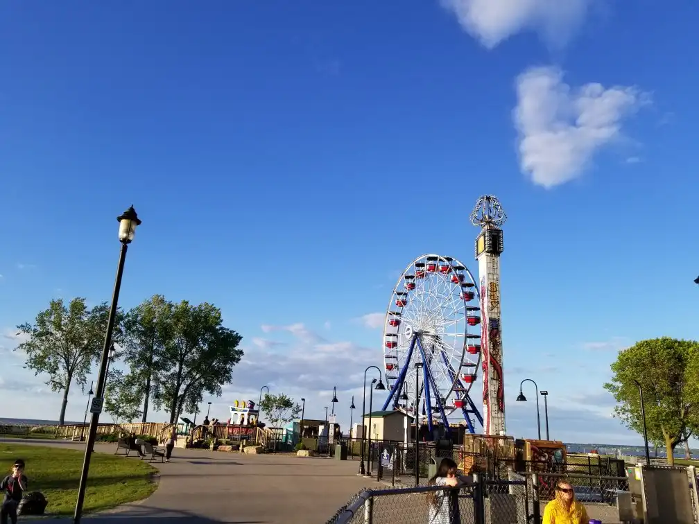 Hotels near Bay Beach Amusement Park