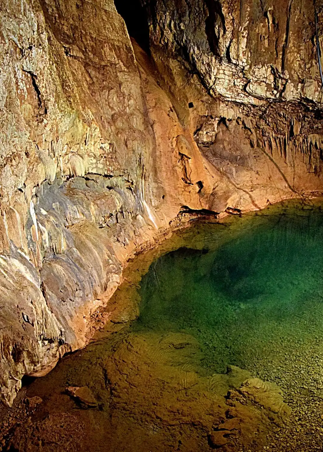 Hotels near Caves of Pastena