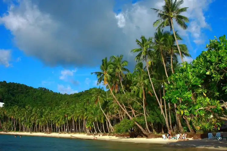 Các khách sạn gần Marimegmeg Beach