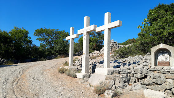 Trailhead For Tri Krizi