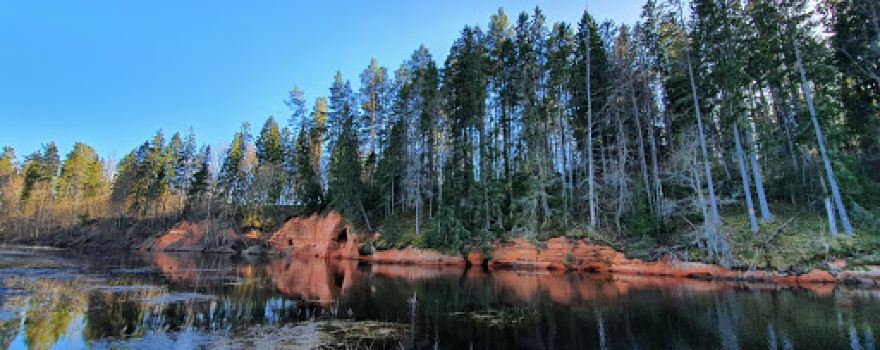 Bezdelīgu cliffs and Dambjupīte caves