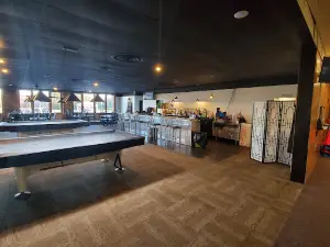Kat's Alley and Tomahawk Lanes