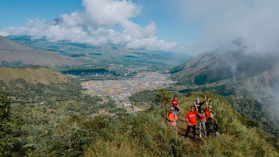 Anak Dara Mountain