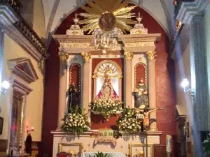 Plaza principal Villa Corona