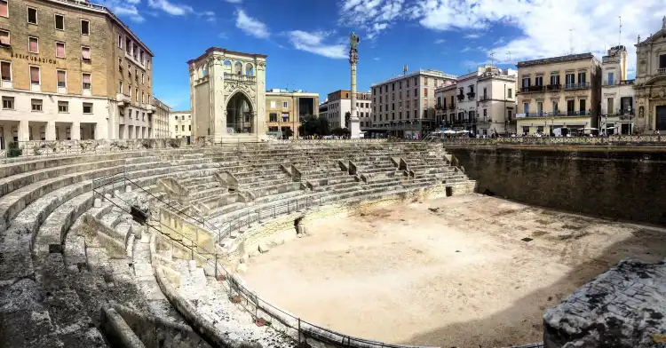 Các khách sạn gần Anfiteatro Romano