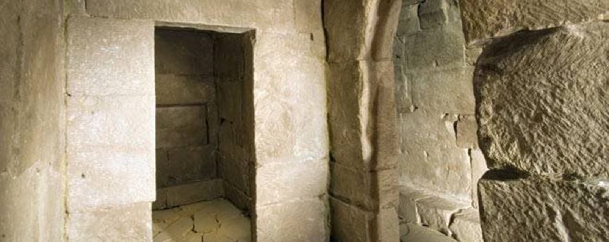 Centro de Interpretacion y Camara Sepulcral de Toya