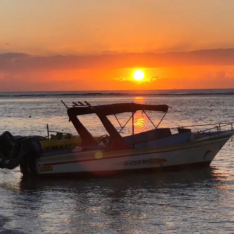 Hotels near Pointe aux Piments Public Beach
