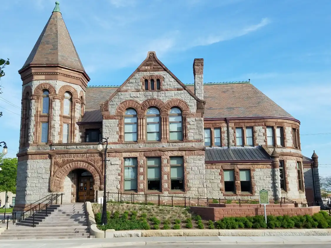 Hotels near Hackley Public Library