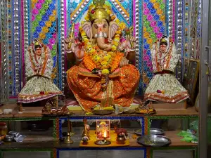 Shri Chintaharan Ganesh Mandir Kalapipal Mandi