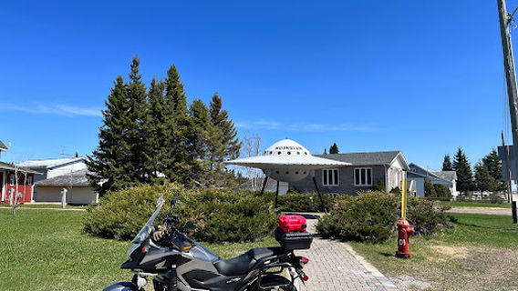 Moonbeam UFO Monument / Monument OVNI de Moonbeam