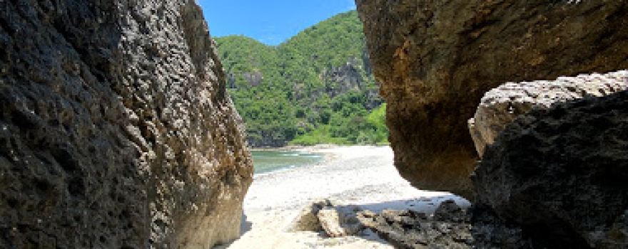 Pantai Lawar