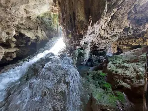 Kaklık Mağarası ve Yüzme Havuzu