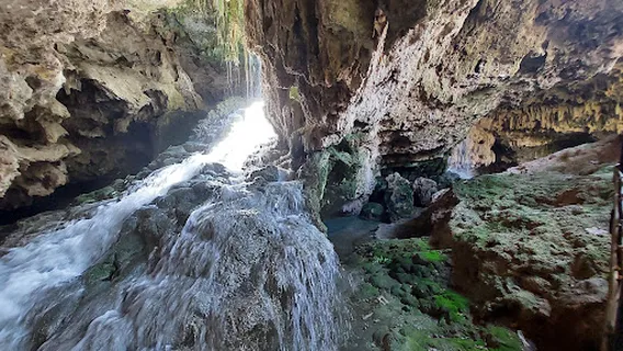 Kaklık Mağarası ve Yüzme Havuzu