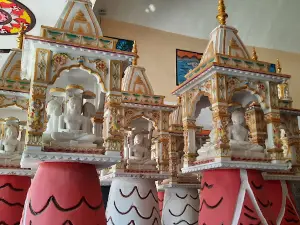 Shri Trimurti Digamber Jain Temple, Susner