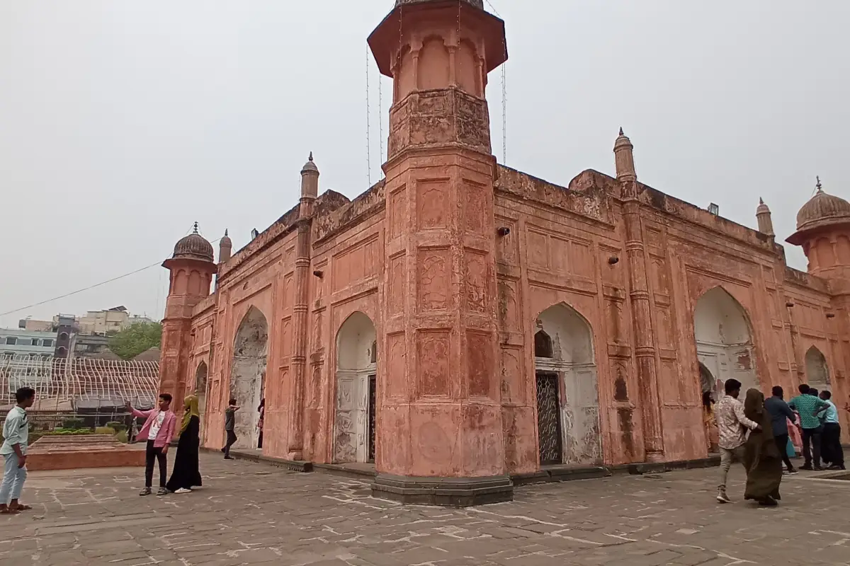 দেওয়ান-ই-আম ভবনের সম্মুখভাগ