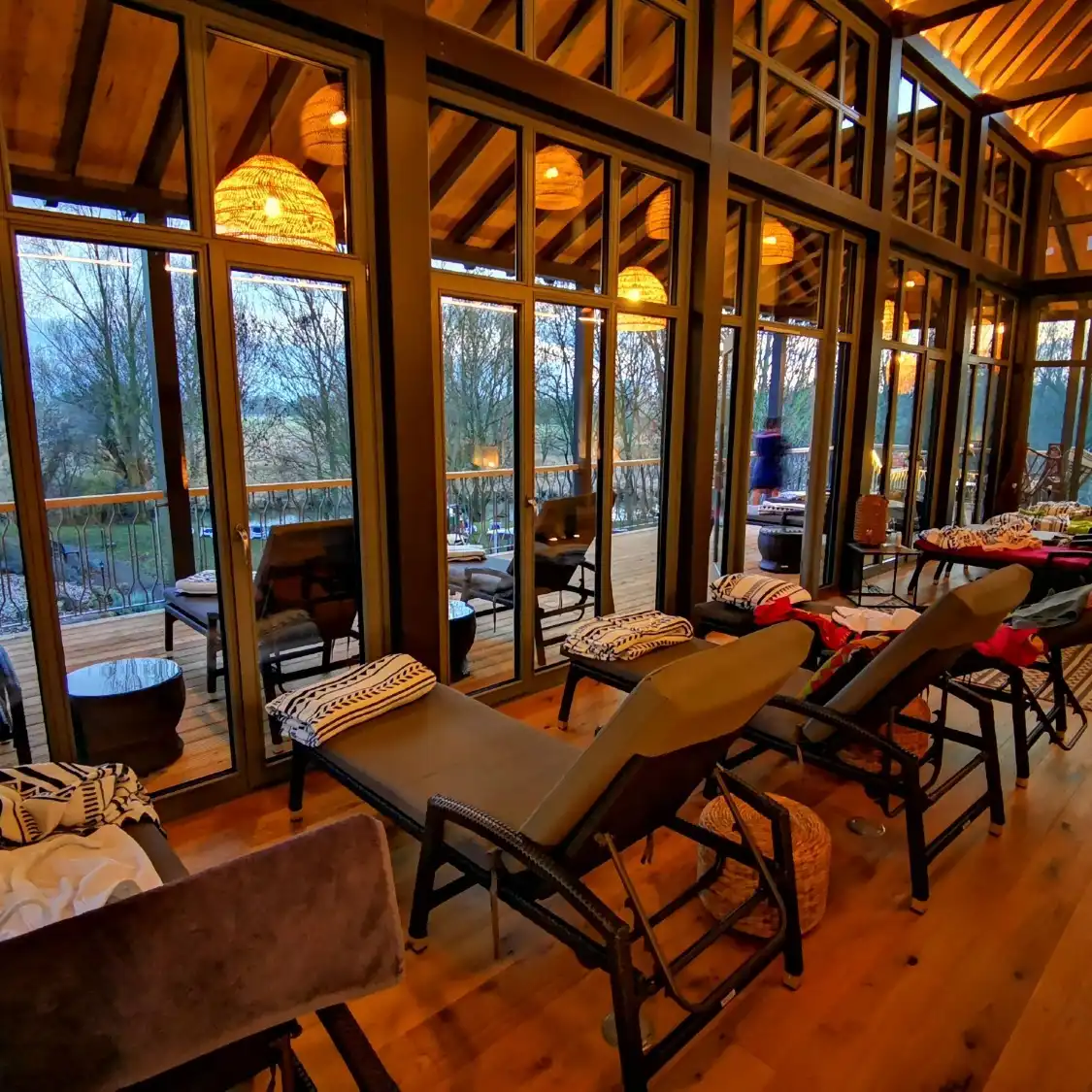 Maya Mare附近的飯店