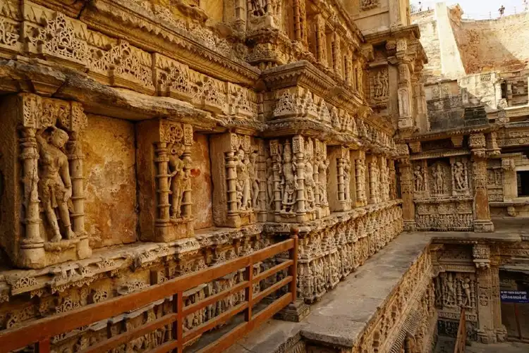 Hotels near Sahasralinga Talav