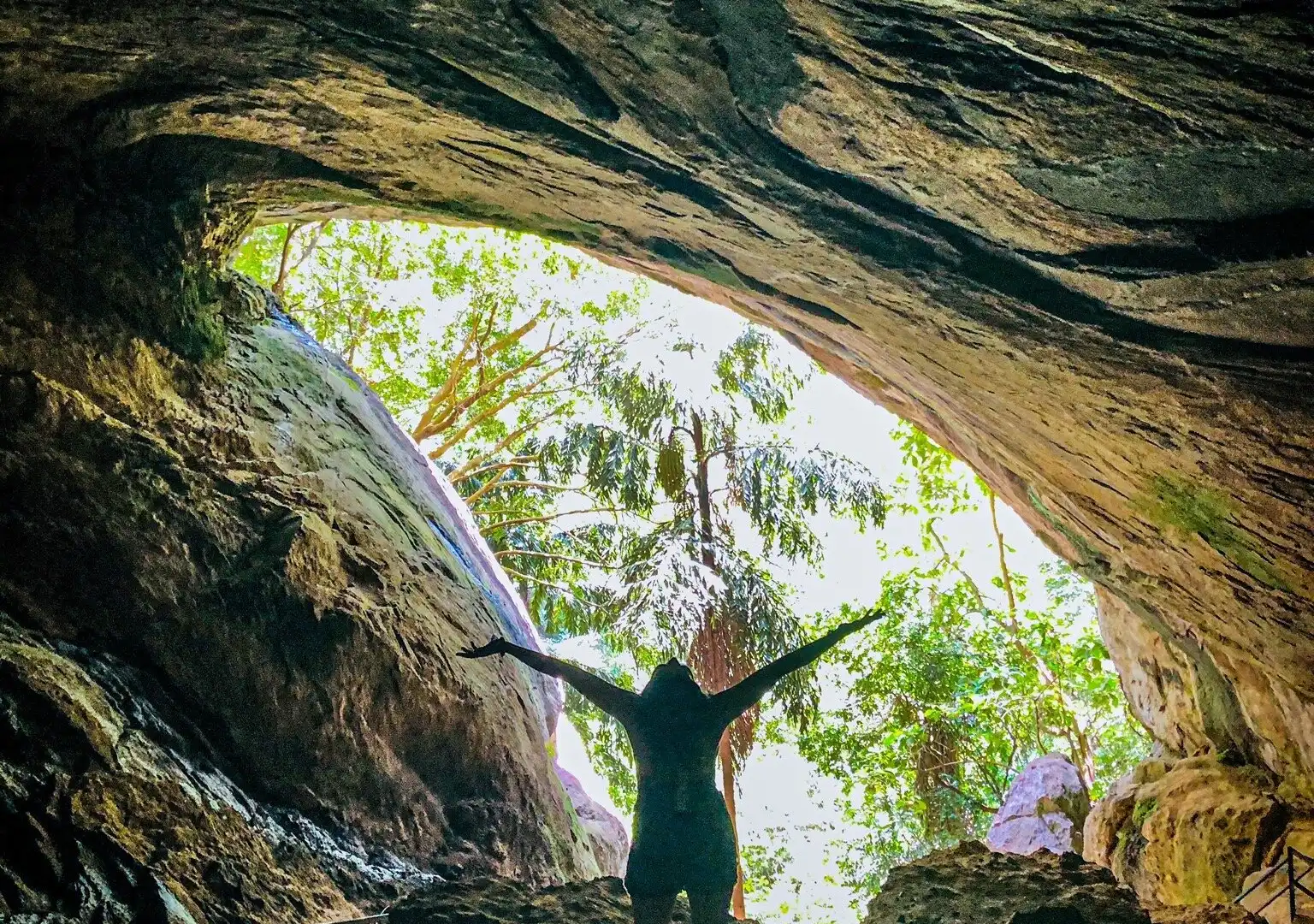 Hotels near Ravana's Cave