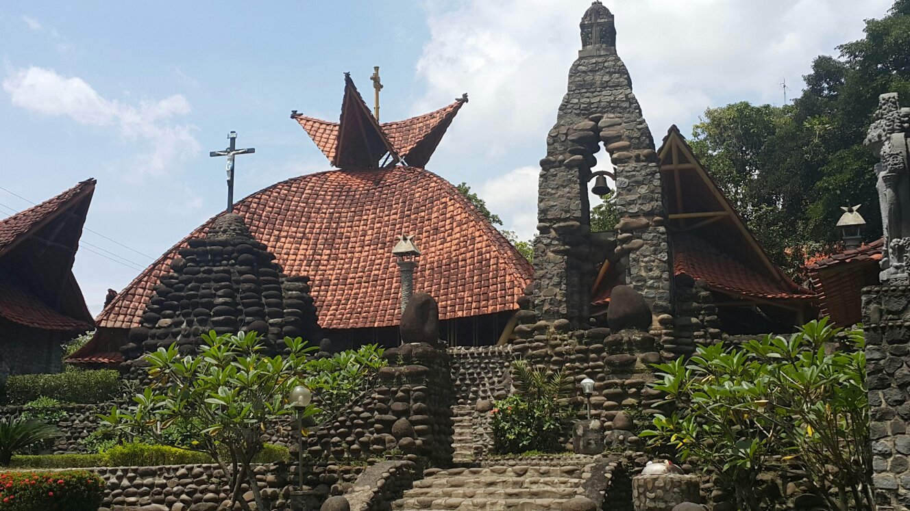 Gua Maria Puhsarang – Tempat Ziarah Katolik yang Damai